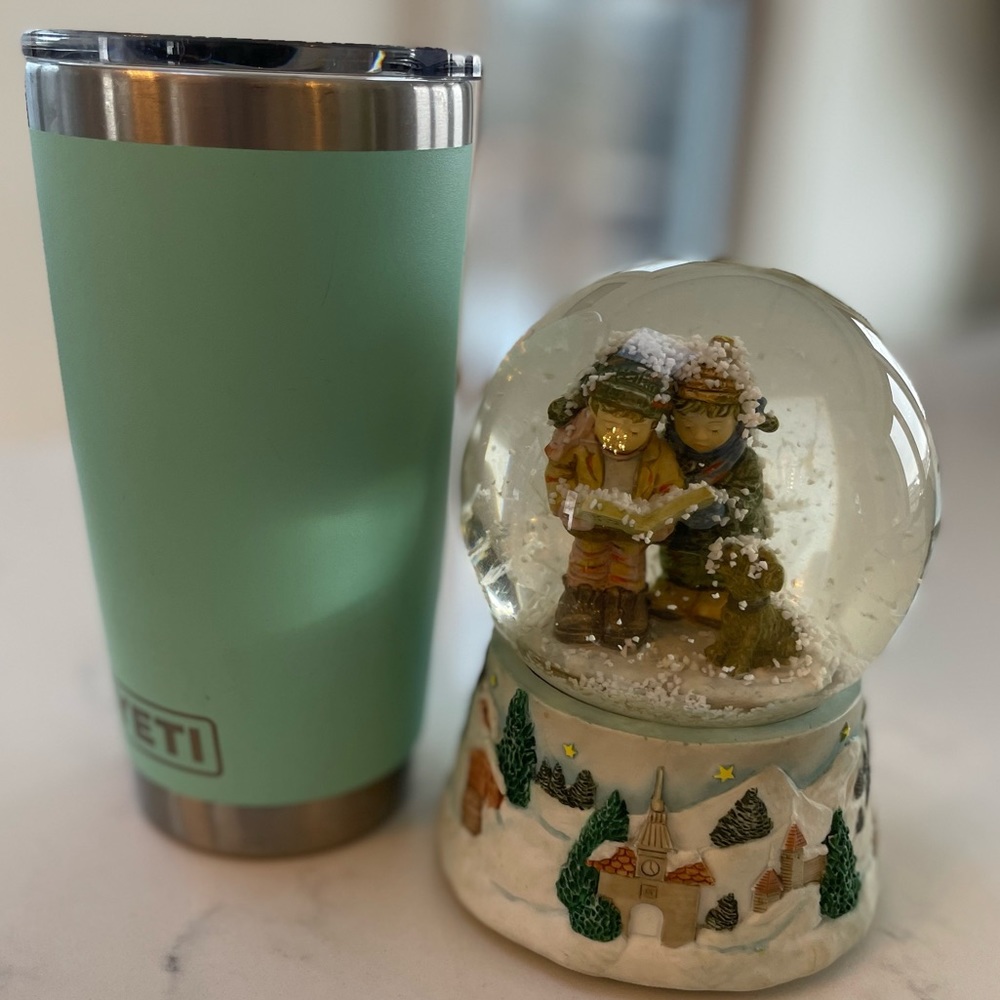 Hummel snow globe/we wish you a merry Christmas